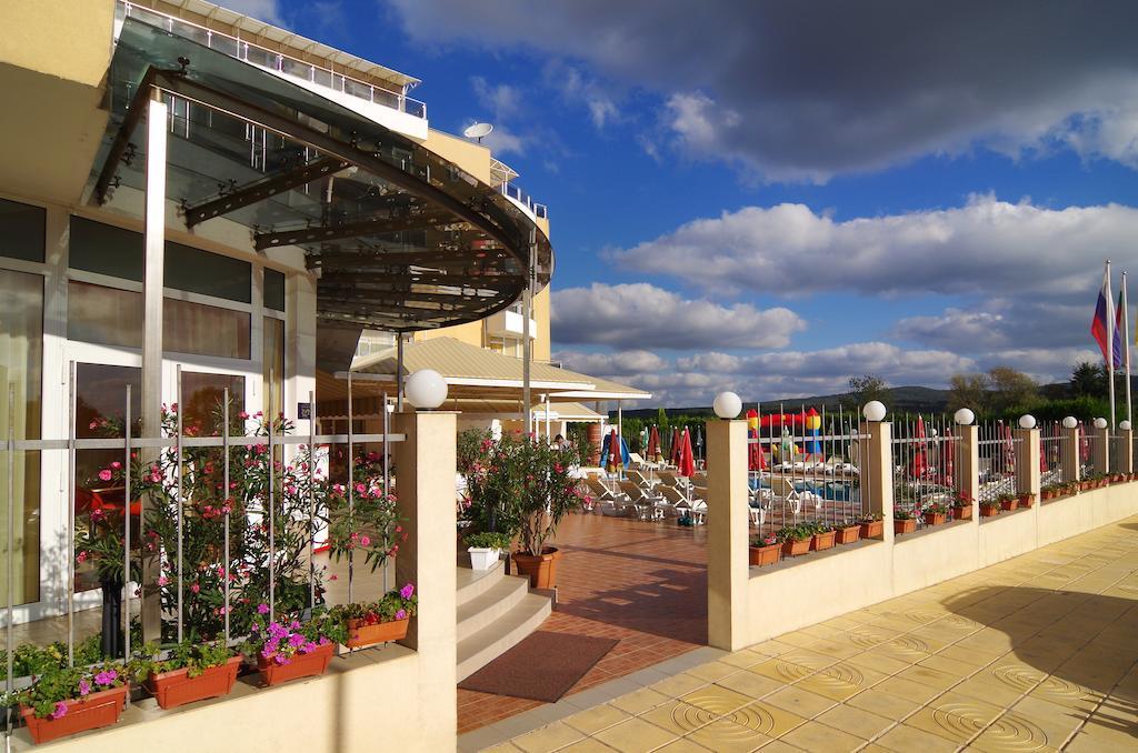 Hotel Plamena Palace Primorsko Exteriör bild